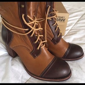 Caterpillar boots new. Size 10.